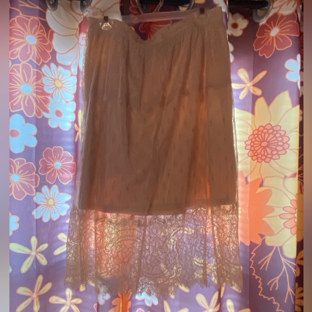 Gorgeous lace midi skirt, size 14 with zipper and button and attached slip. - Picture 2 of 9